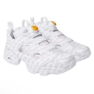 White Sneakers vetemens and Reebok size 7